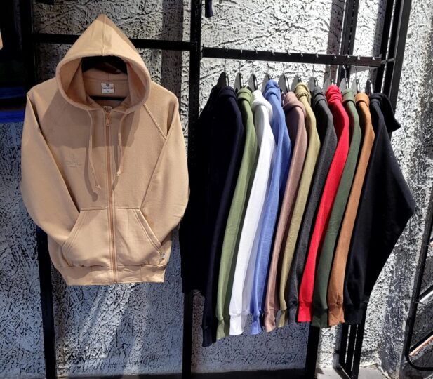 CAMPERA LISA DE HOMBRE FRIZADA