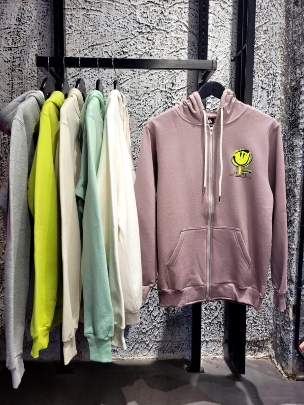 Campera Clásica Estampada Capucha Hombre - Image 4