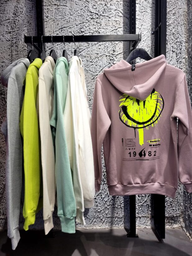Campera Clásica Estampada Capucha Hombre - Image 3