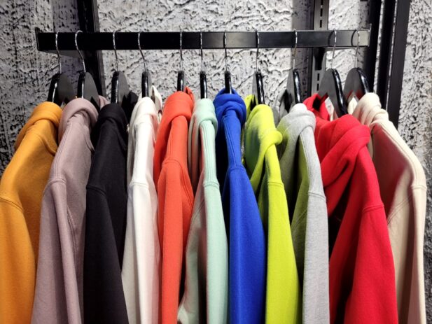 Campera Clásica Estampada Capucha Hombre - Image 5