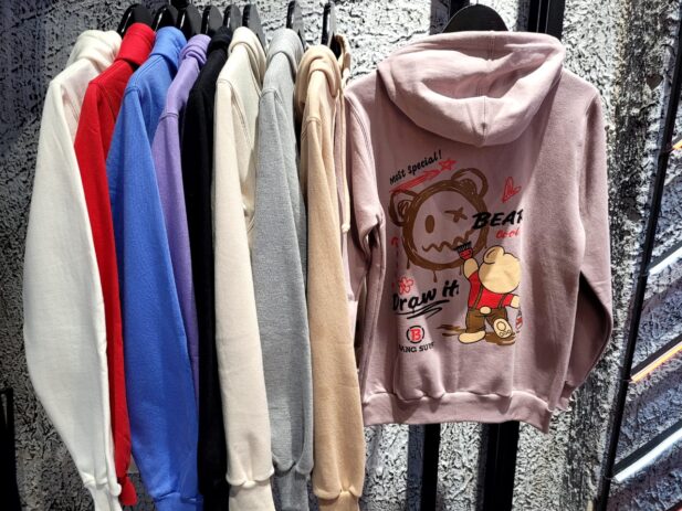 Campera Over Size Estampada Capucha Hombre - Image 2