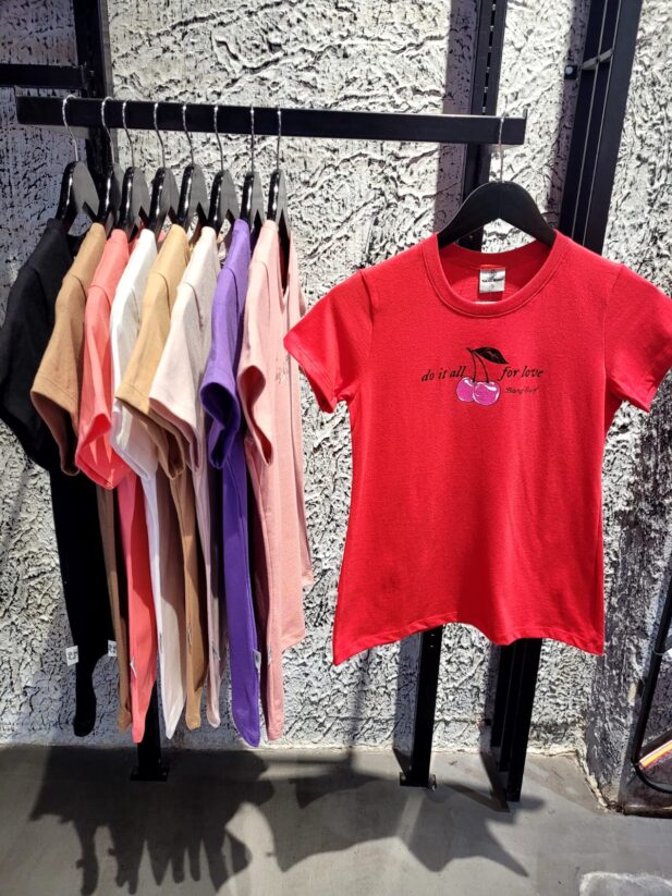 REMERA ESTAMPADA DE DAMA - Image 2